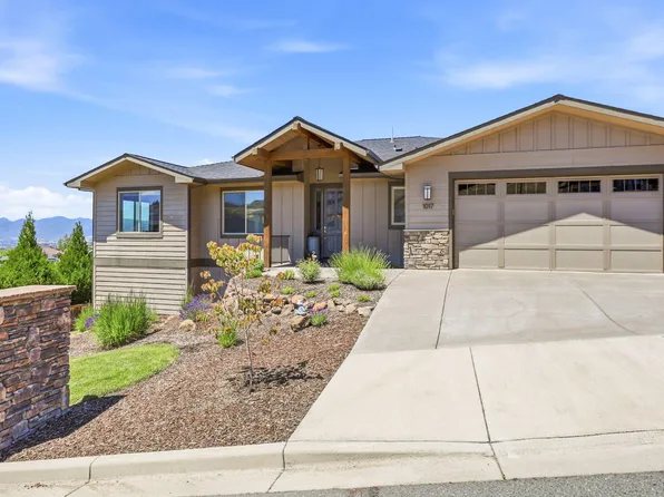 1017 Fawnhills Cir, Medford, OR 97504