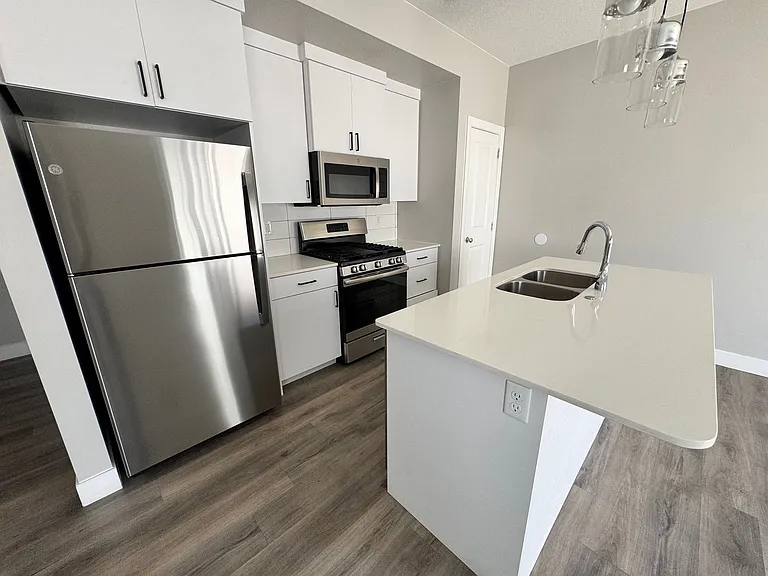 2087 N 325 W — Photo 4