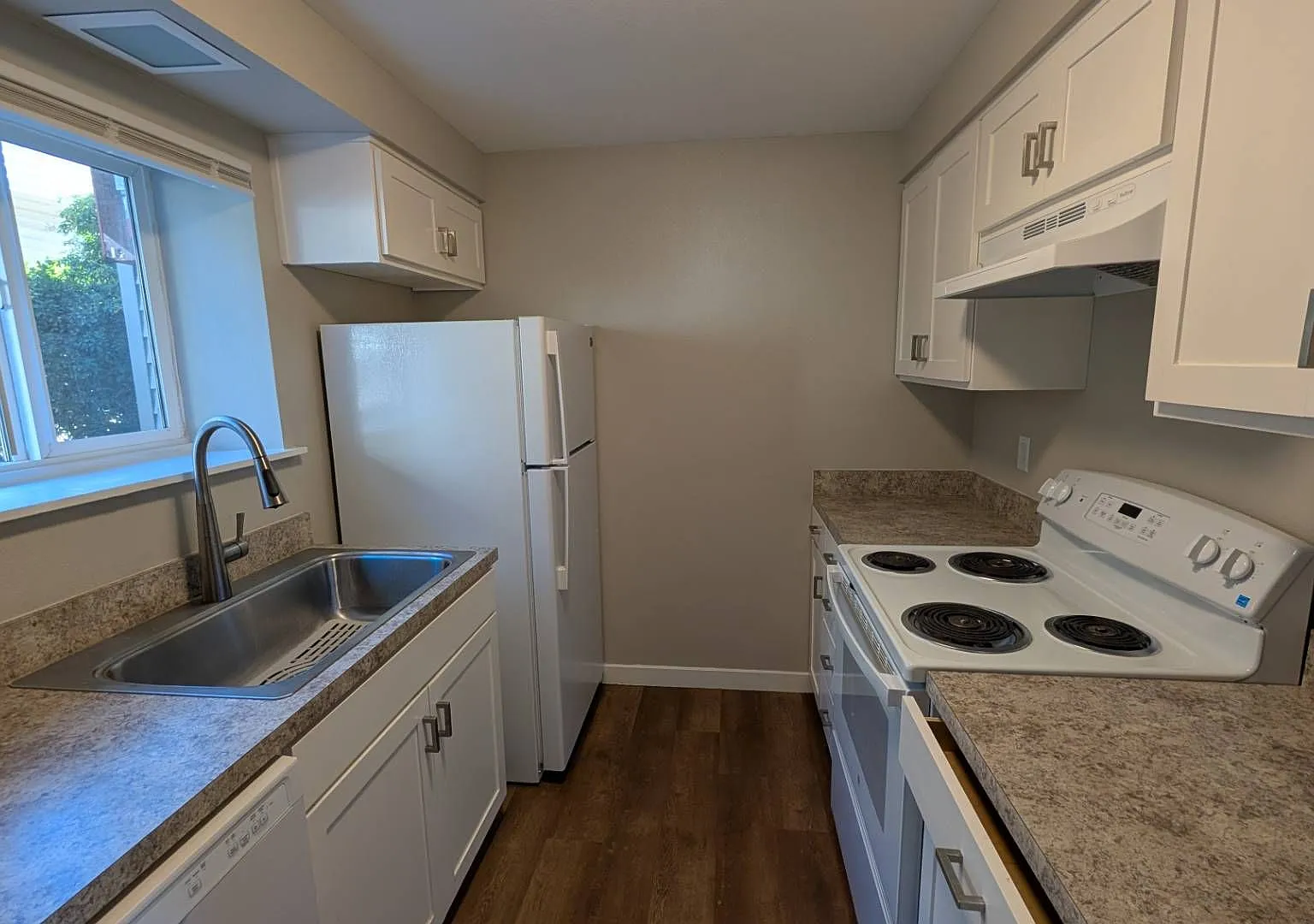 550-01 Highland Court Apartments — Photo 4