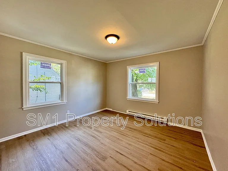 1020 Nancy Ln SE — Photo 5