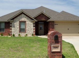 1514 Stonehouse Dr, Elgin, OK 73538