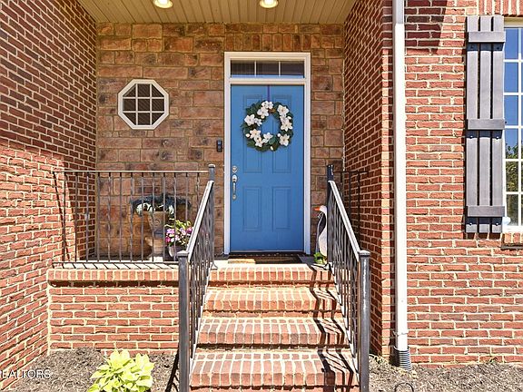 3rd image of 1745 Point Wood Dr