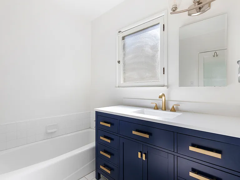 982 Athens St — Photo 32