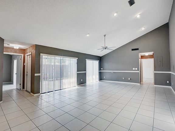 3rd image of 1240 Summit Place Cir APT A