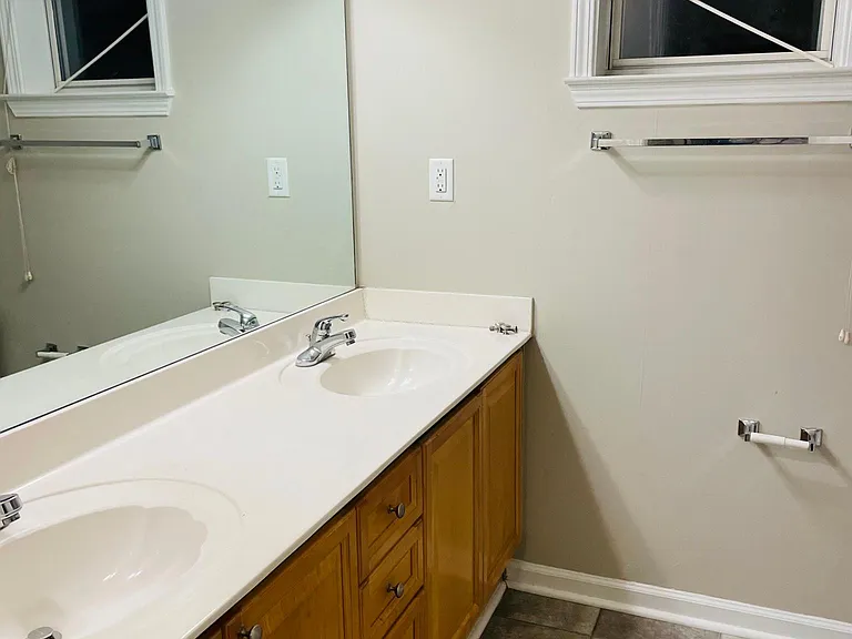 518 Sandringham Dr — Photo 25