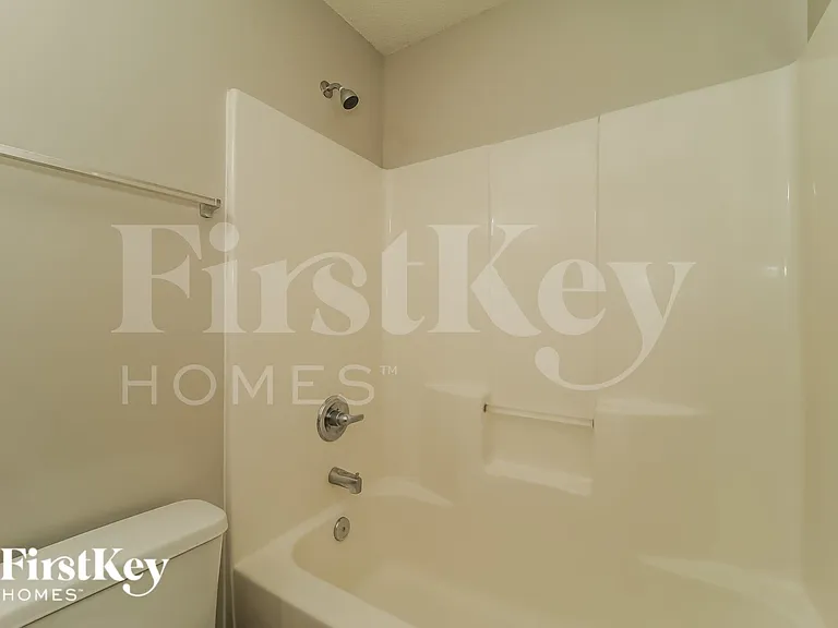 217 Kinnley Ct — Photo 13
