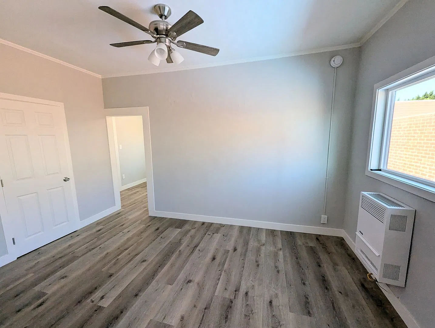 Sweet Spot Alert! Cozy 1 Bed in the Heart of LA — Photo 4