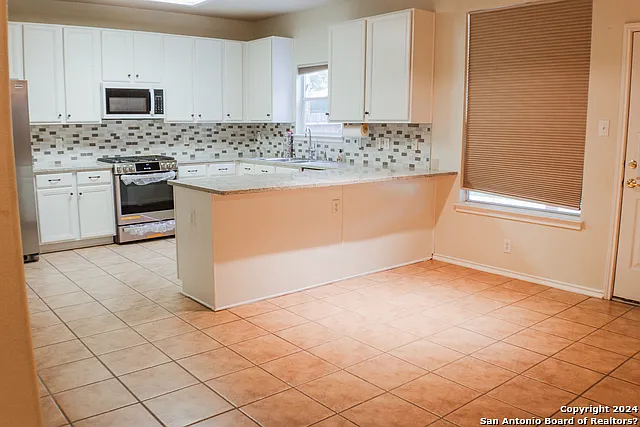3 bed, 2.5 bath, 2231 sqft, $2,095 — Photo 4