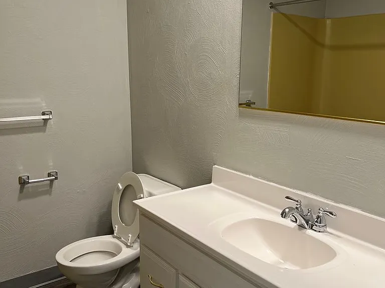 Slate Creek Apartments & Townhomes — Photo 45