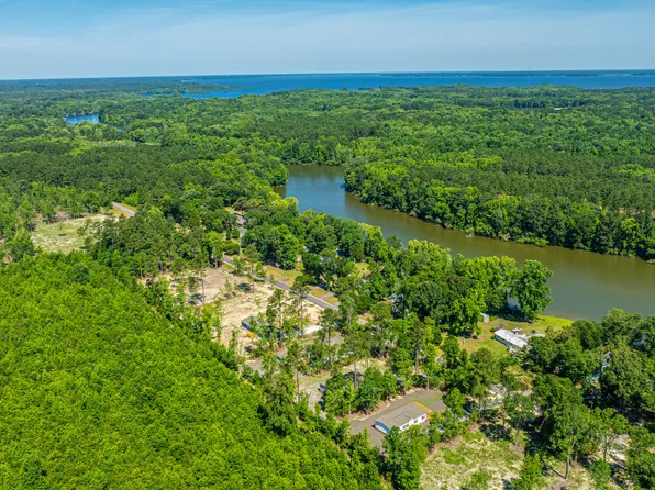 215 Ash Hill Dr, Eutawville, SC 29048