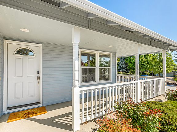 3rd image of 798 Saint Andrews Cir