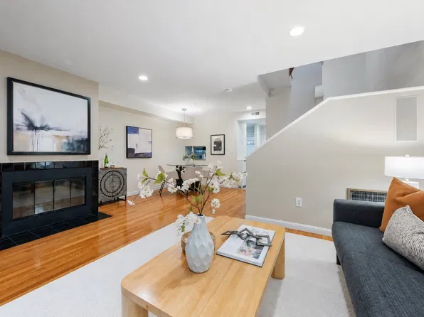 40 Cummings Rd APT 4, Brighton, MA 02135