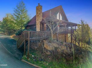 2028 Eagle Feather Dr, Sevierville, TN 37876