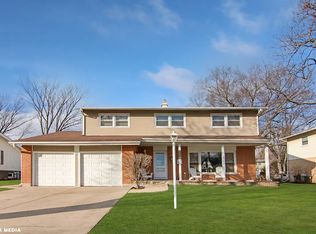 1110 E Juniper Ln, Mount Prospect, IL 60056