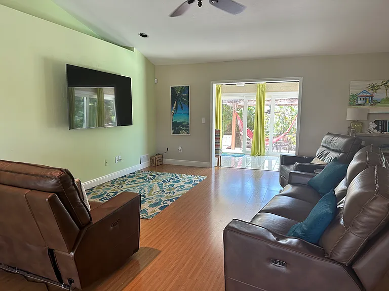 931 Sycamore Ct — Photo 10