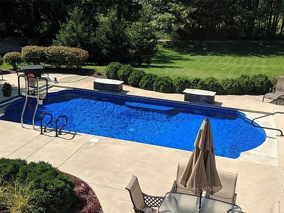 2nd image of 4940 Benthaven Dr W