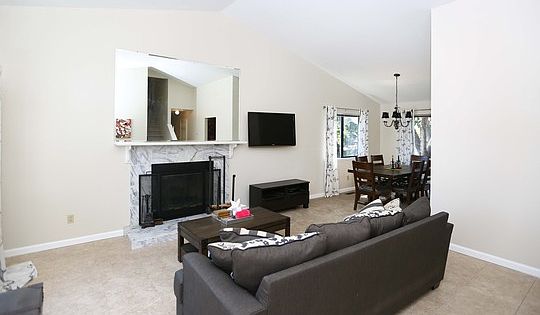 5th image of 517 Dorothy Ln