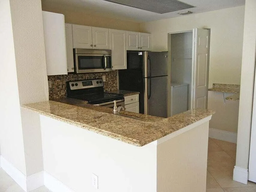 3 bed, 2.0 bath, 1278 sqft, $2,818 — Photo 2