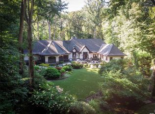 6 Eden Roc Dr, Locust Valley, NY 11560