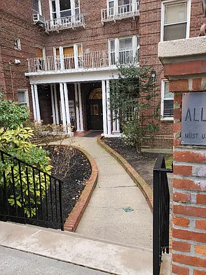 Sold by RE MAX Team | media 2