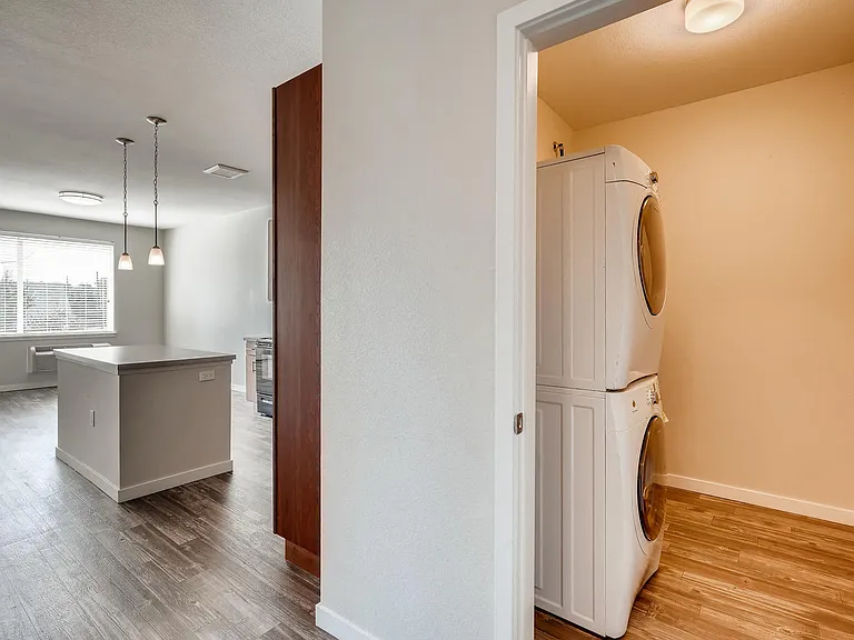 Zephyr Line | Lakewood, Co. Apartments