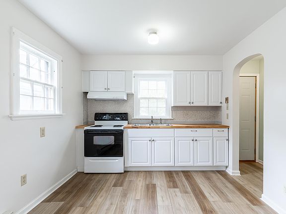 4th image of 4007 Hoagland Ave
