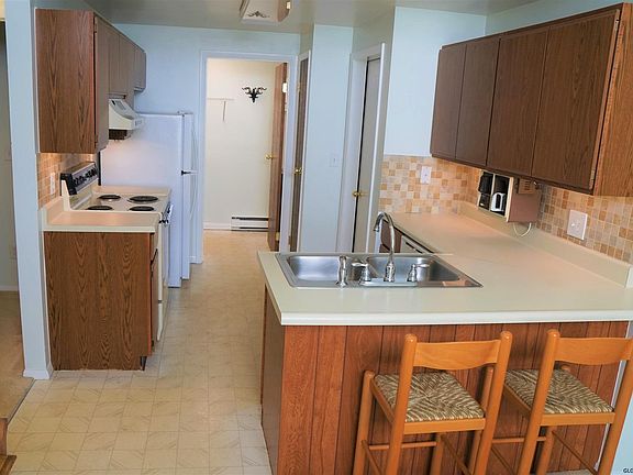 2nd image of 16 Queen Ann Ct