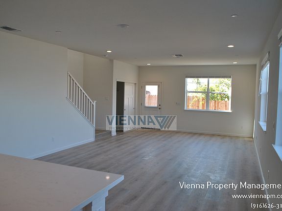 3rd image of 7066 Auburn Blvd