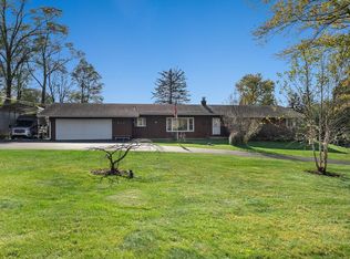 28W171 Garys Mill Rd, Winfield, IL 60190