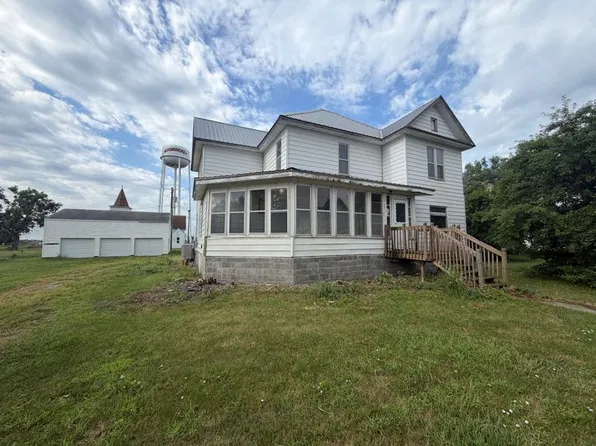 305 E 7th St, Woonsocket, SD 57385