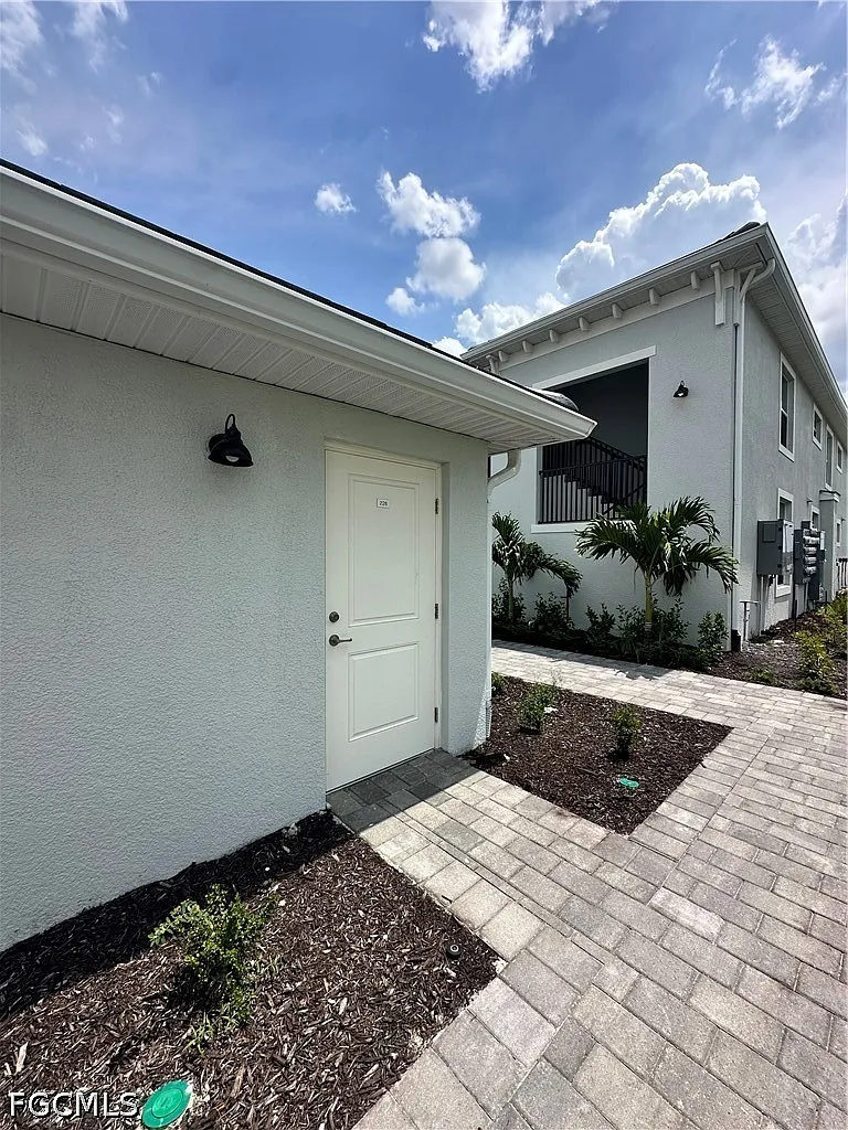 2 bed, 2.0 bath, 1569 sqft, $5,500 — Photo 3