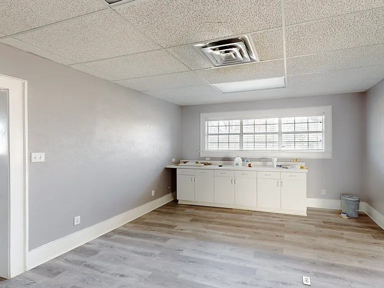 409 W Main St — Photo 27