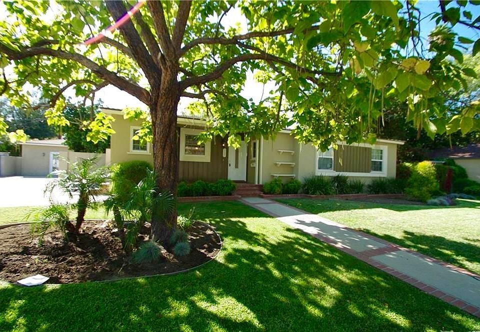 Beautiful 1950s house.