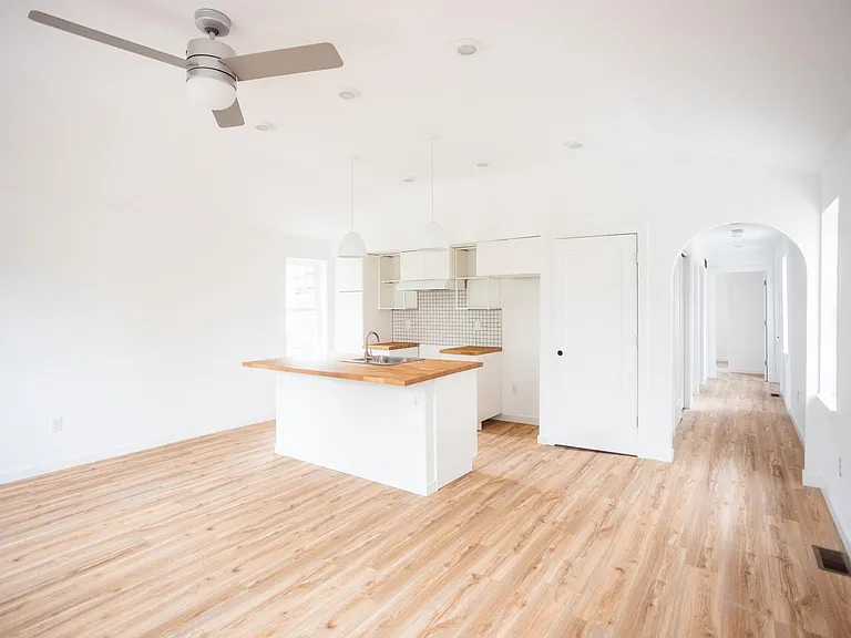 2616 Harrison St — Photo 14