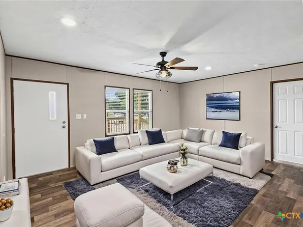 305 S 6th St, Buckholts, TX 76518