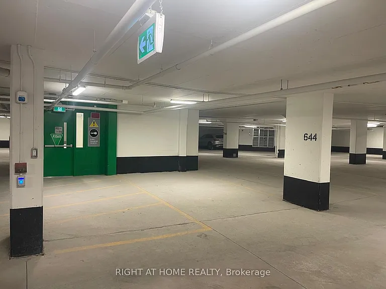 8 Beverley Glen Blvd #D-331 — Photo 4