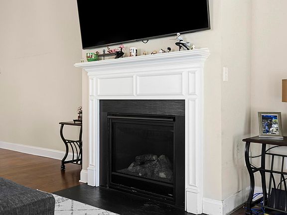 4th image of 257 Evansdale Way