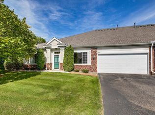 5895 Prairie Ridge Dr, Shoreview, MN 55126
