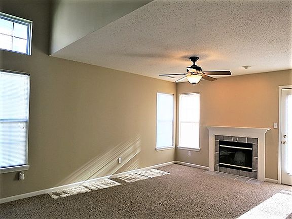 3rd image of 7117 Parklake Pl