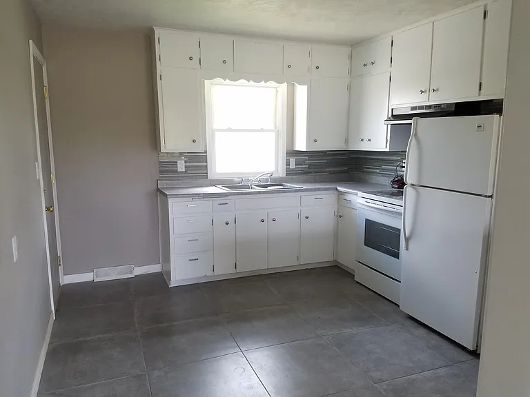 1102 S Bahnson Ave — Photo 1