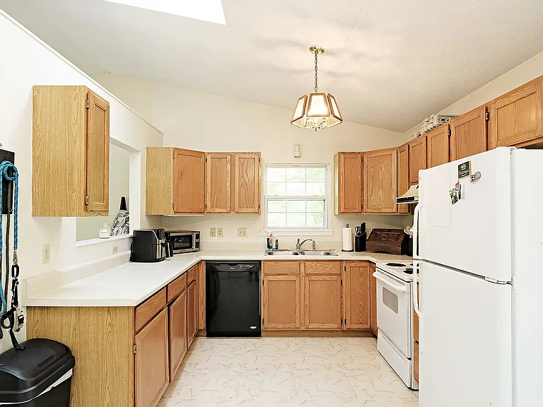 26 Begum Rd — Photo 3