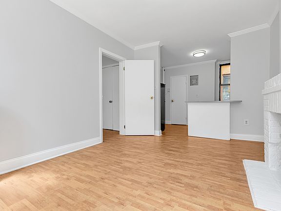 5th image of 96 Christopher St APT 4R
