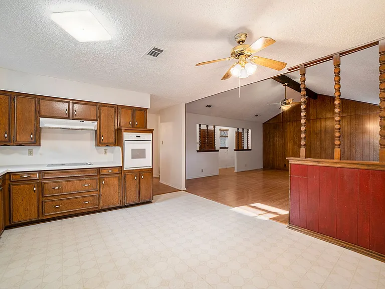 1608 San Antone Ln — Photo 10