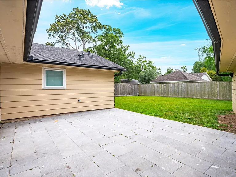 4034 Shady Springs Dr — Photo 32