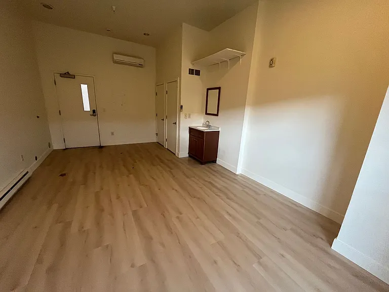 4645 Broadway St #B3 — Photo 25