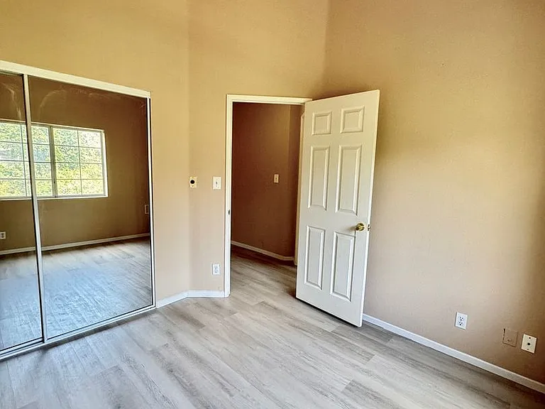 694 Warwick Ave — Photo 20