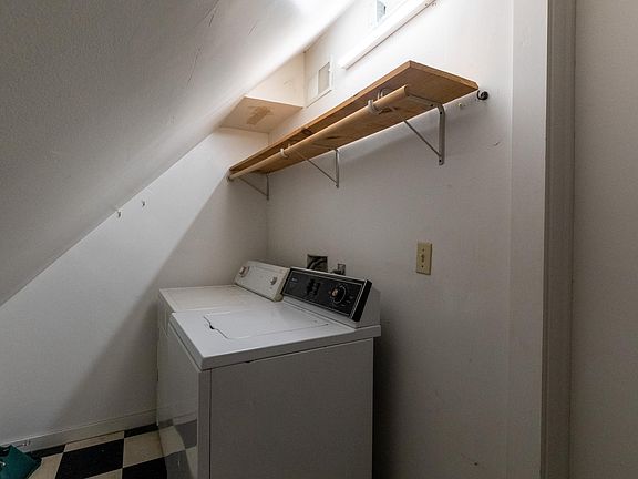 5th image of 300 Hollister Ave SE Floor 1