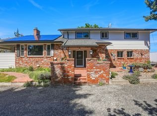 61573 E Lake Dr, Bend, OR 97702