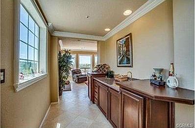 Even the Wet Bar has amazing views.