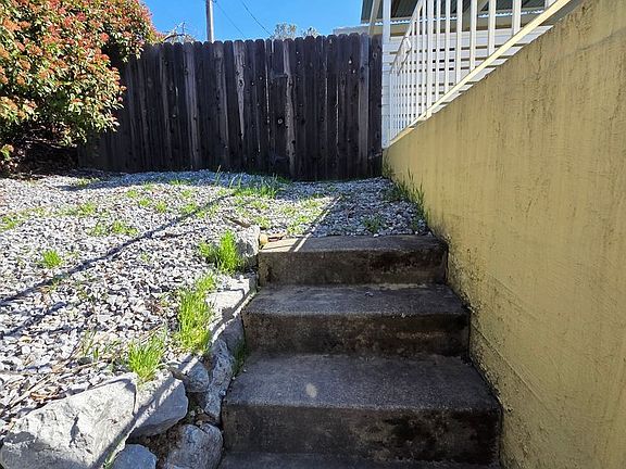 5th image of 19090 Hollow Ln